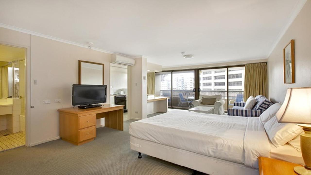 Studio With Balcony At College St Sydney Bagian luar foto